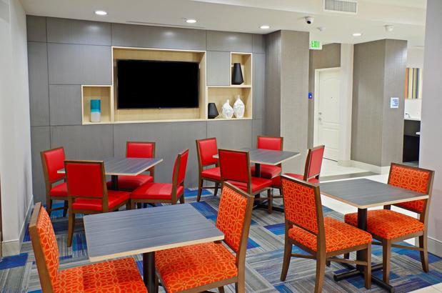 Images Holiday Inn Express & Suites Phoenix North - Scottsdale, an IHG Hotel
