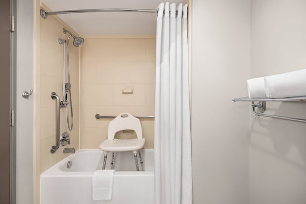 Images Holiday Inn Express & Suites Fredericksburg by IHG