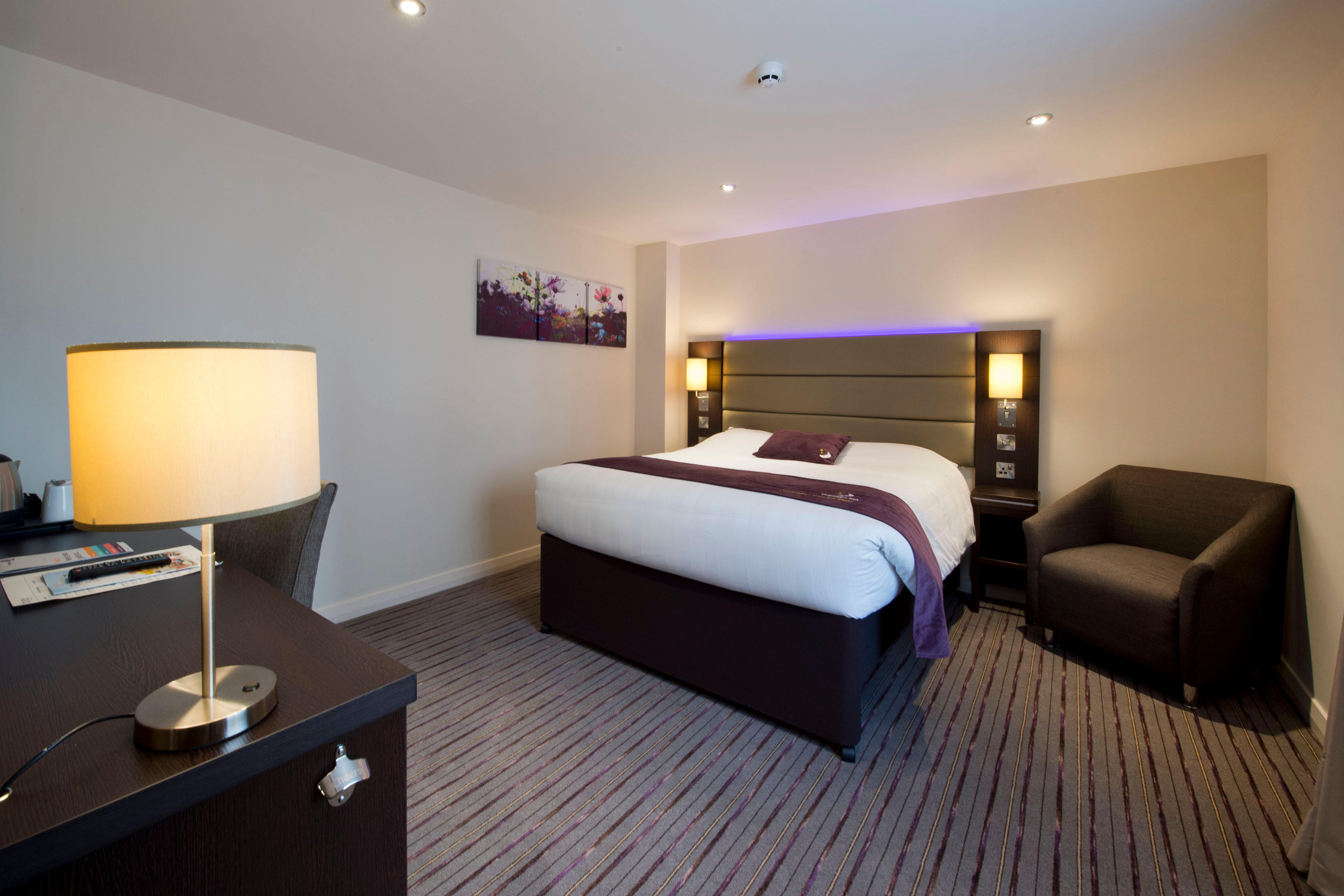 Premier Inn bedroom Premier Inn Leeds City Centre (Whitehall Road) hotel Leeds 03332 346551