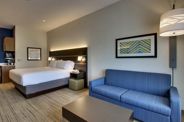Images Holiday Inn Express & Suites Morris, an IHG Hotel