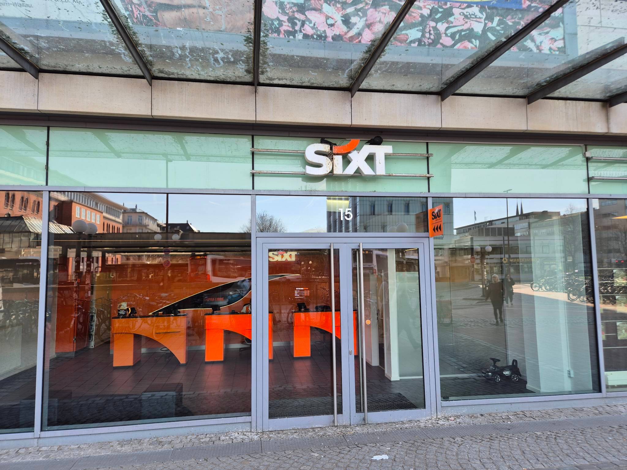 SIXT Autovermietung Hamburg Altona Bahnhof, Paul-Nevermann-Platz 15 in Hamburg