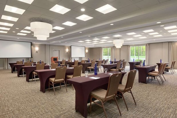 Images Hilton Garden Inn Stony Brook