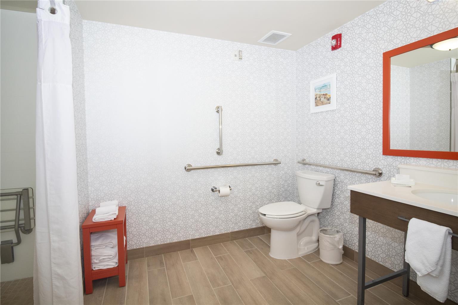Guest room bath 