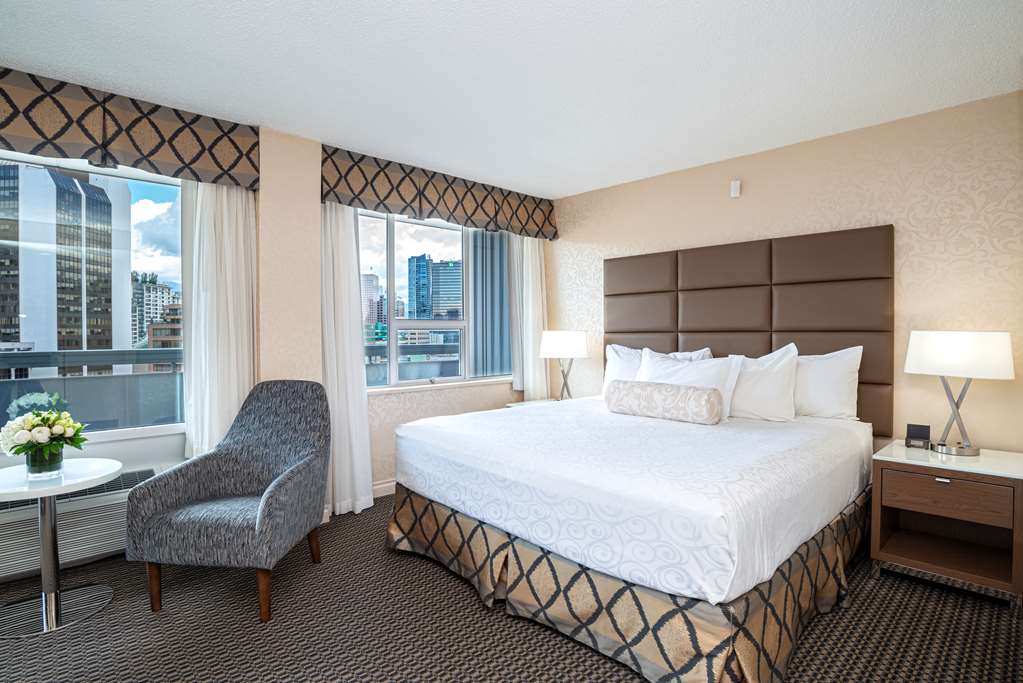 Best Western Premier Chateau Granville Hotel & Suites & Conf. Centre in Vancouver: Located on the 14th floor, the Executive King Room features a private balcony boasting picturesque views of downtown Vancouver
