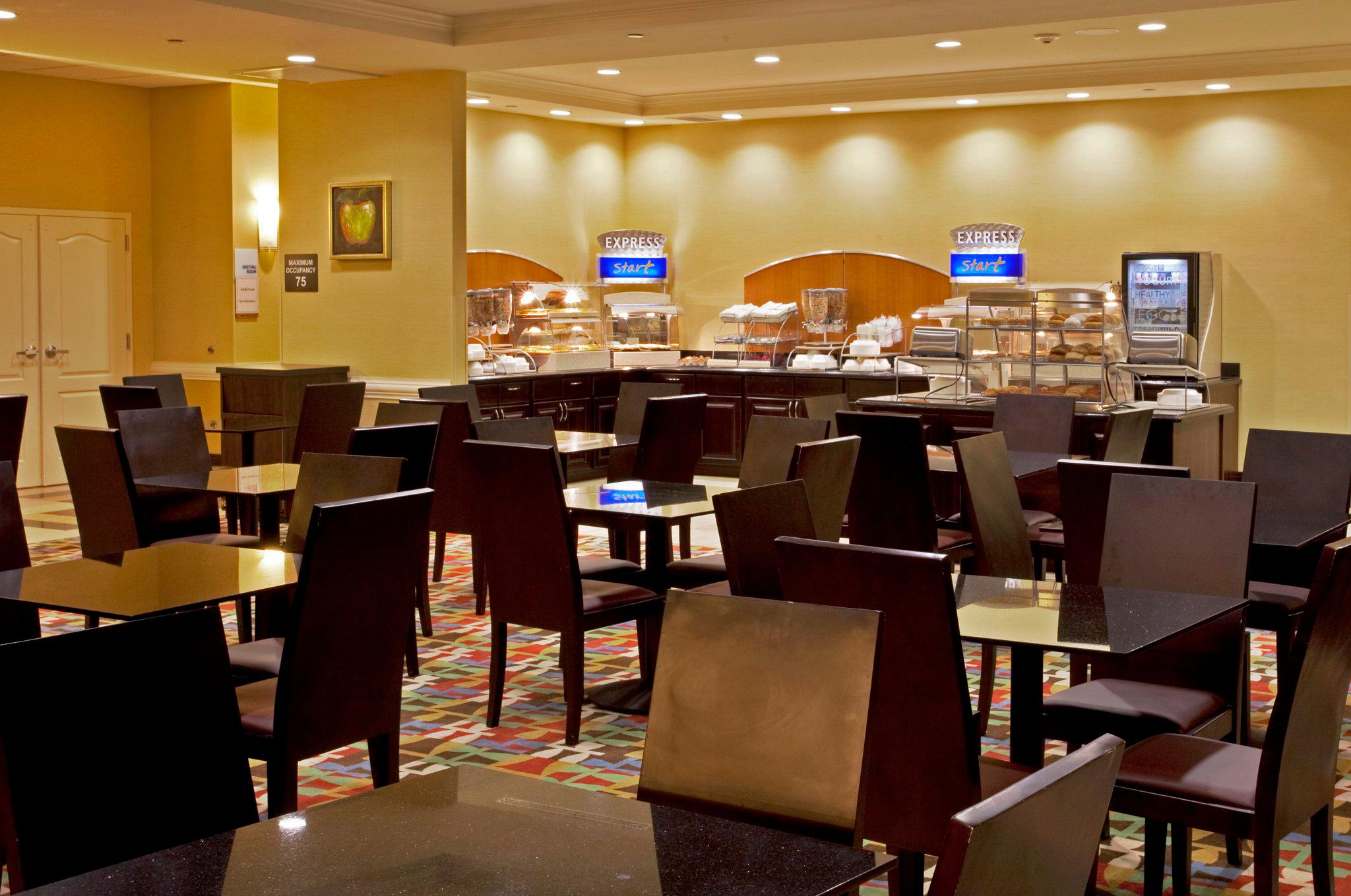 Holiday Inn Express & Suites Orlando - International Drive, an IHG Hotel Orlando (407)535-4100