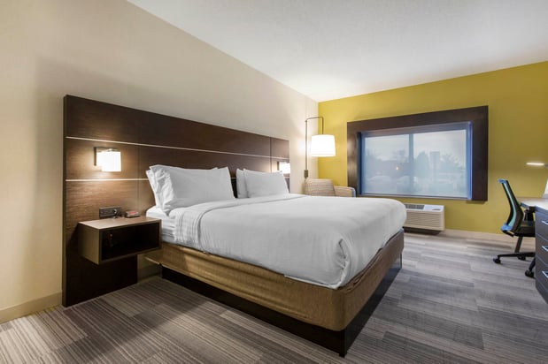Images Holiday Inn Express & Suites Chicago West - St Charles by IHG
