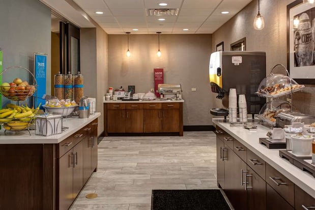Images Hampton Inn & Suites Wichita/Airport