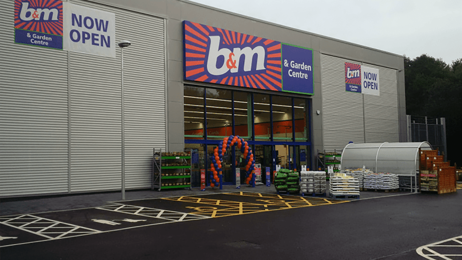 Images B&M Store with Garden Centre