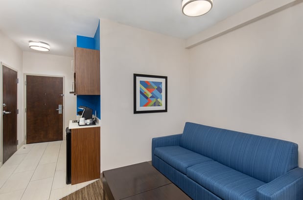 Images Holiday Inn Express & Suites Birmingham - Inverness 280 by IHG