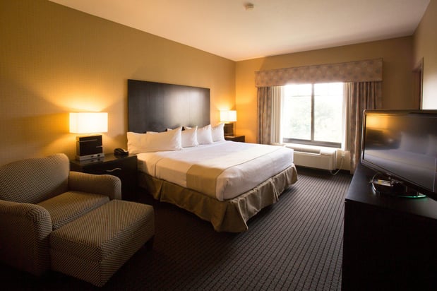 Images Holiday Inn & Suites St. Paul NE - Lake Elmo by IHG