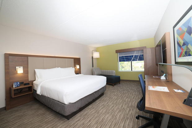 Images Holiday Inn Express Naperville by IHG