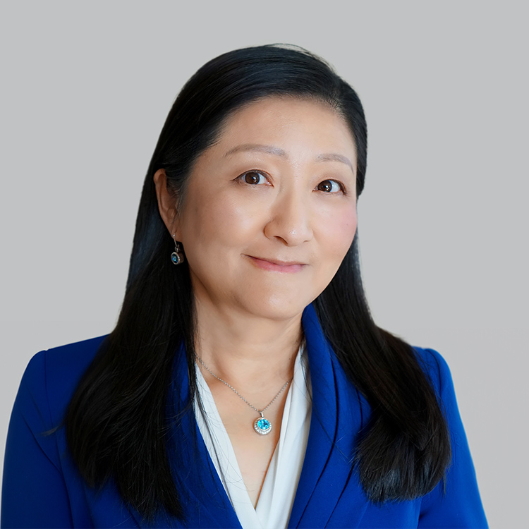 Headshot of Crystal Shi, a wealth advisor at Chase