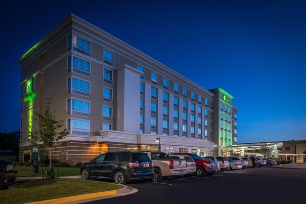 Images Holiday Inn Kansas City Airport by IHG