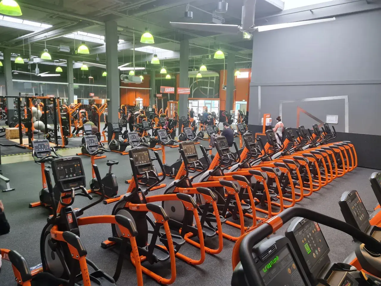 Foto's Basic-Fit 24/7