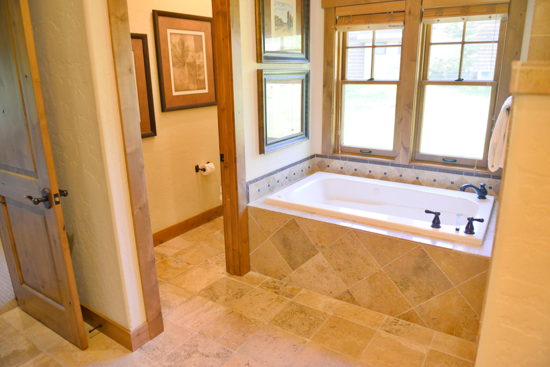 Go Sandpoint Vacation Rentals Hussey Residence Bathroom