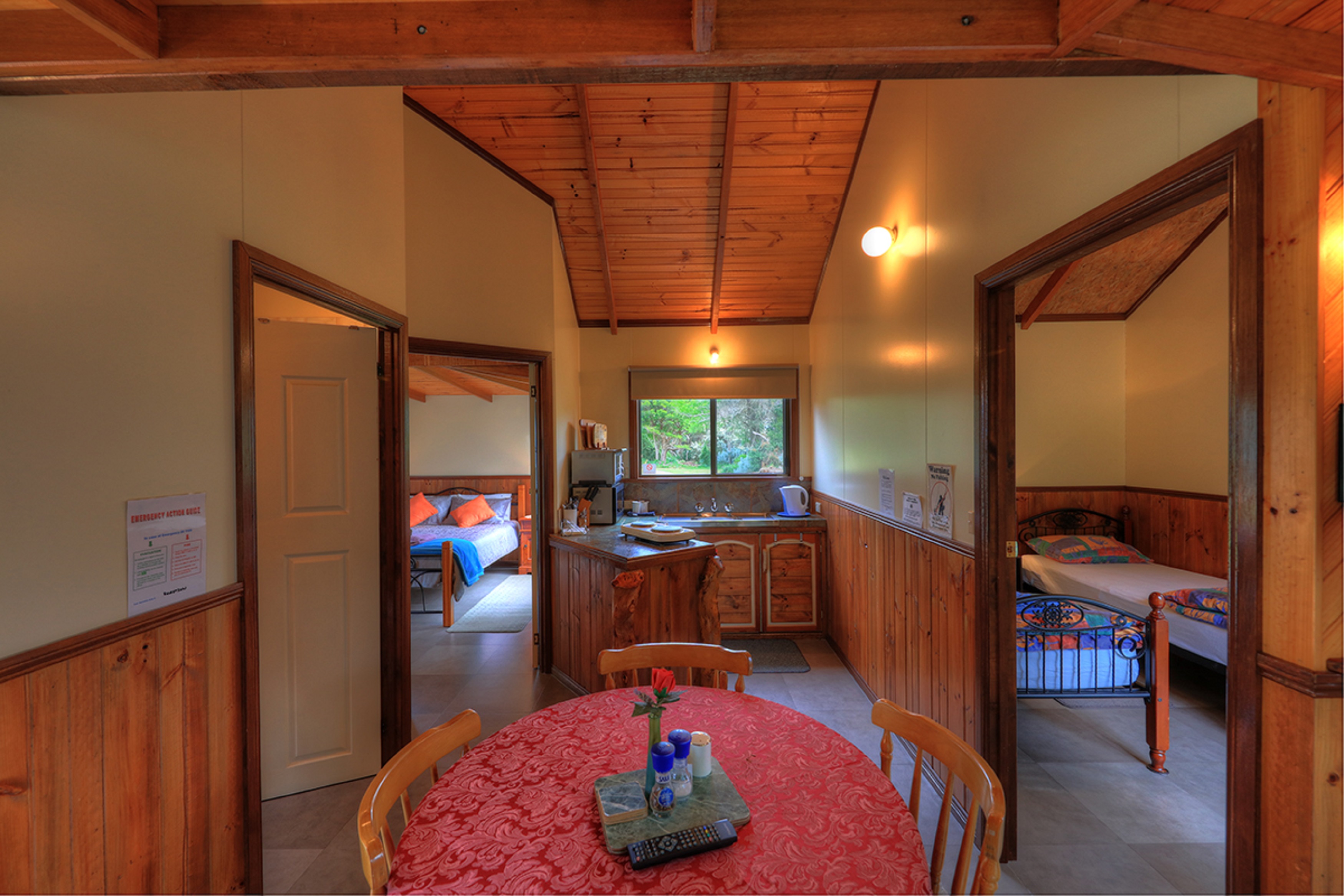 Images Stanley Lakeside Spa Cabins