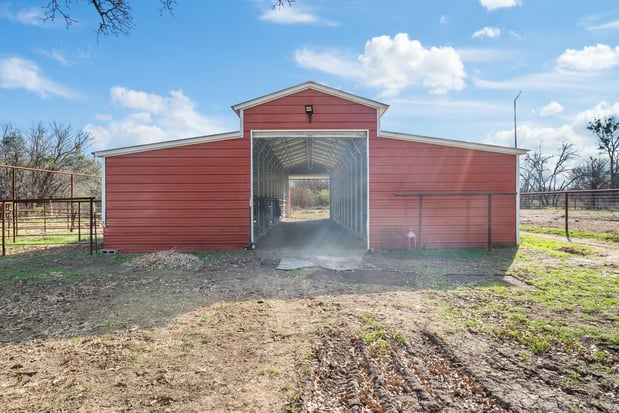 Images Moore Home & Ranch Realty