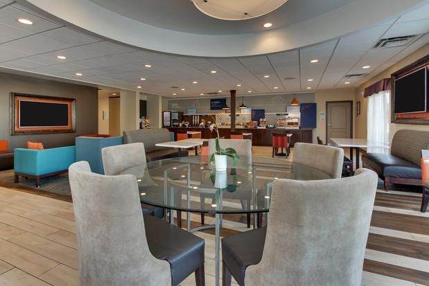 Images Holiday Inn Express Cheektowaga North East by IHG