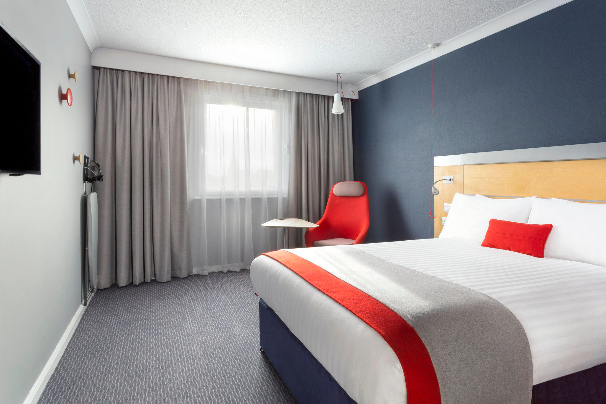 Holiday Inn Express London - Earl's Court, an IHG Hotel London 020 7384 5151