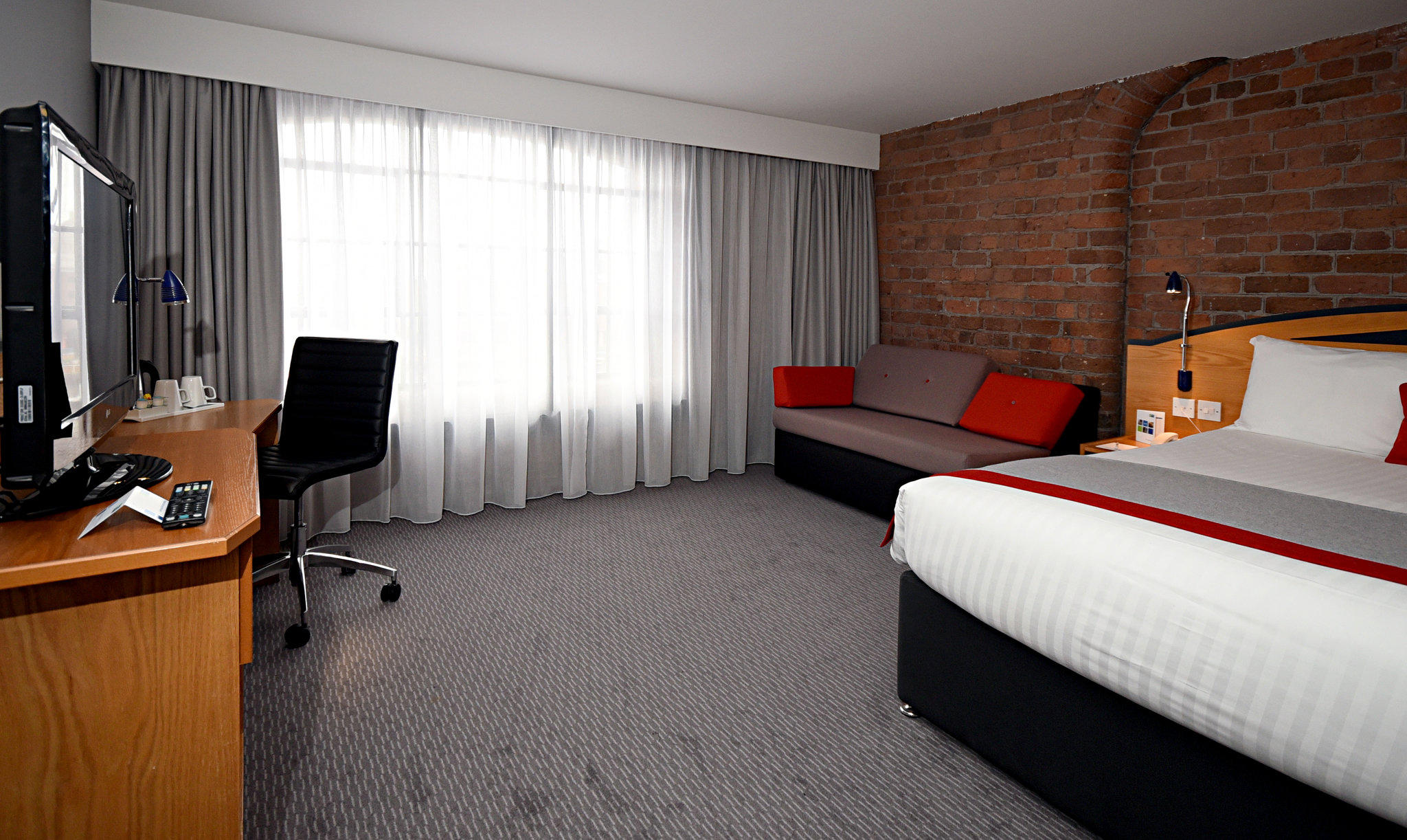 Holiday Inn Express Liverpool - Royal Albert Dock, an IHG Hotel Liverpool 08448 757575