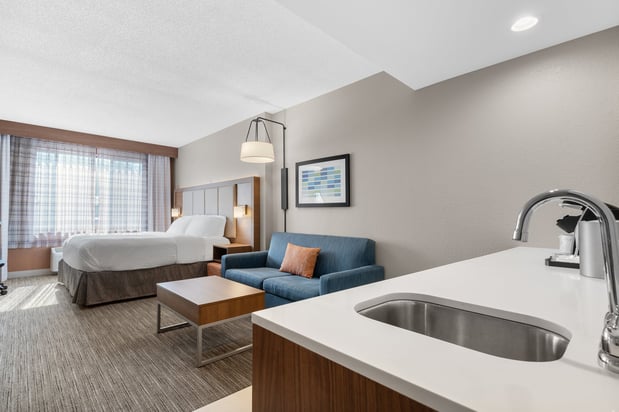 Images Holiday Inn Express & Suites Coralville by IHG