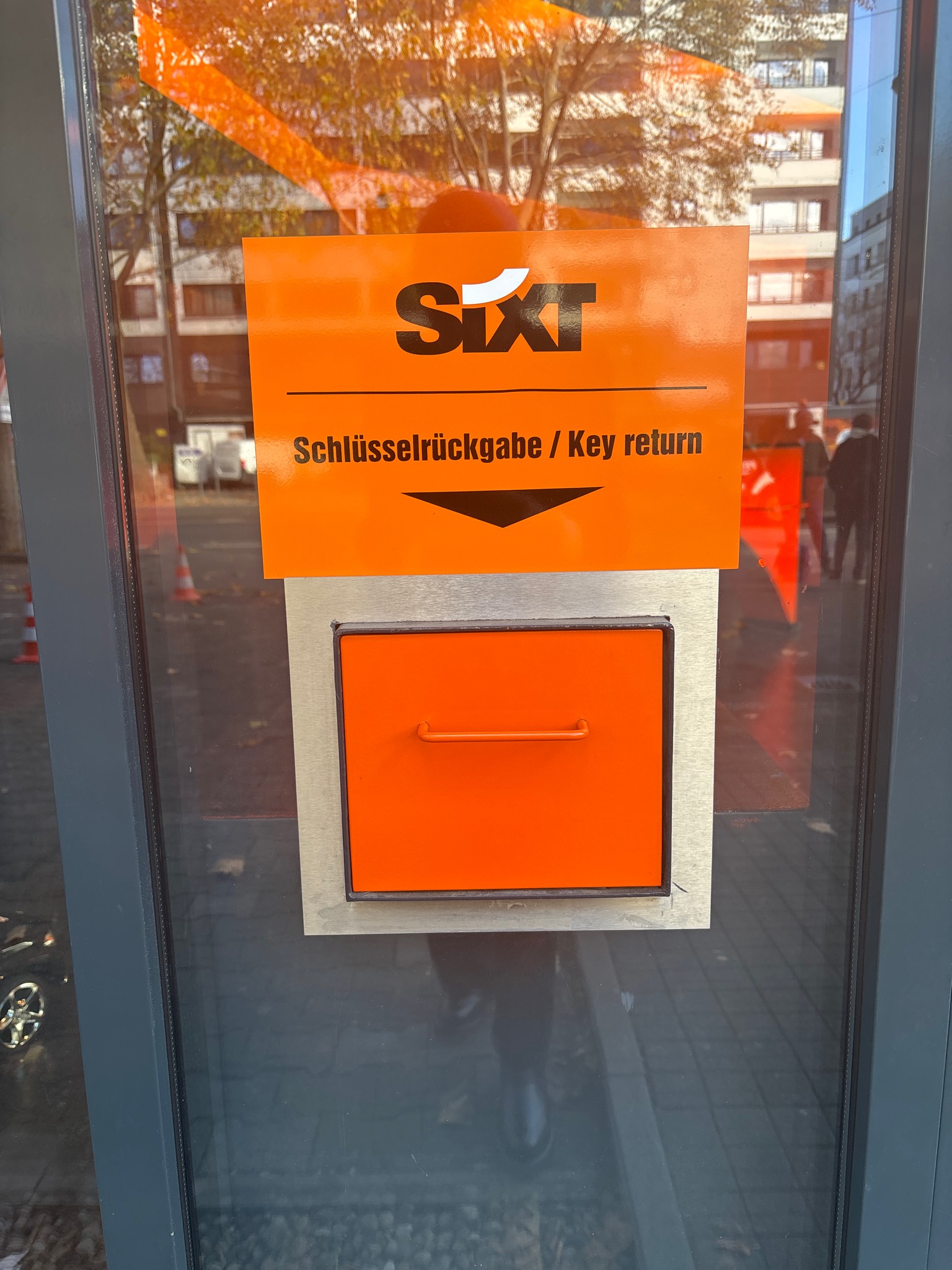 SIXT Transporter & Autovermietung Frankfurt am Main West/Messe, Mainzer Landstr. 351-353 in Frankfurt am Main