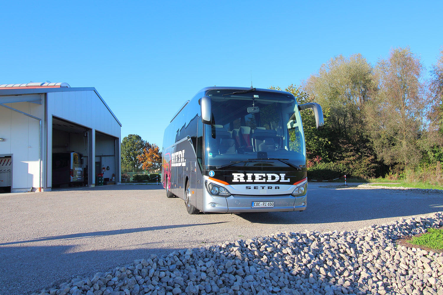 Simon Riedl KG Omnibusbetrieb, Am Schwartlinggraben 4 in Aßling