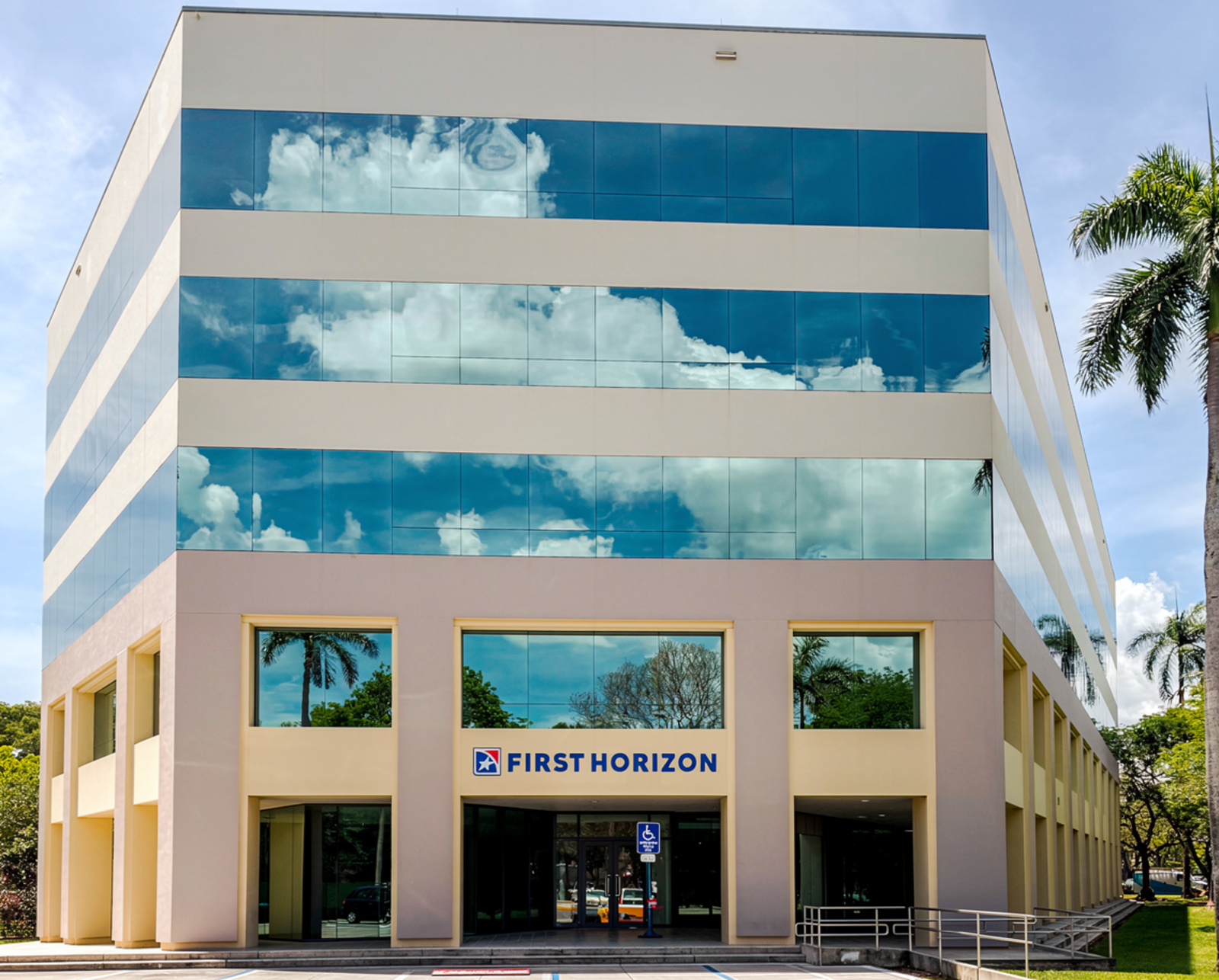 First Horizon Bank - Plantation, FL - S Pine Island Rd