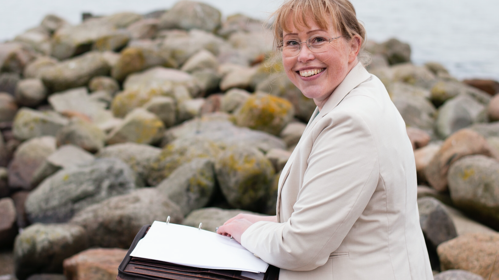 Annika Thomsen Trauerrednerin & Traurednerin, Norderstraße 31 in Achtrup