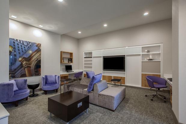 Images Holiday Inn Cleveland Clinic by IHG
