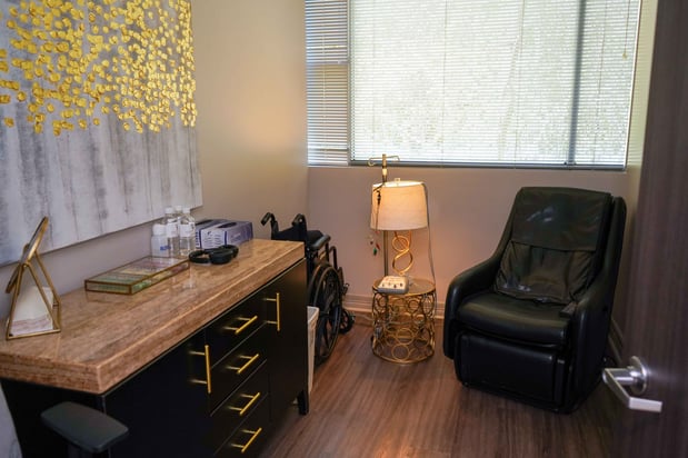 Images Scott Young, DDS