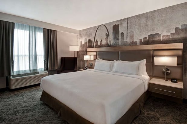 Images DoubleTree by Hilton St. Louis Airport