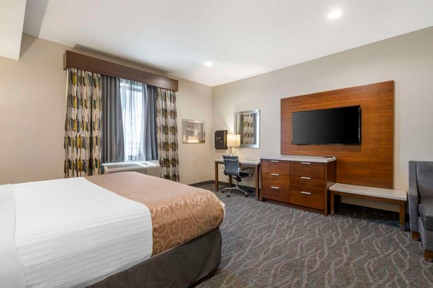 Images Best Western Plus Gardena Inn & Suites