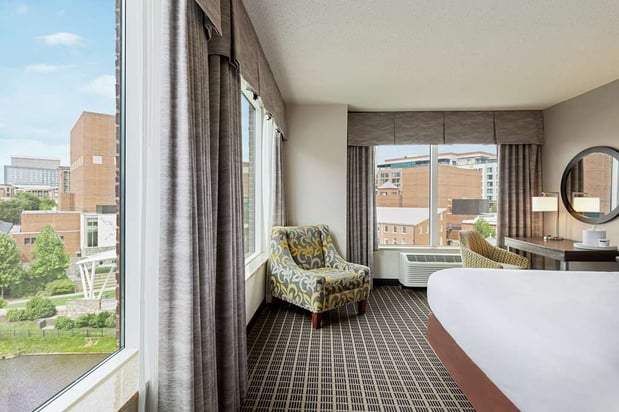 Images Hampton Inn & Suites Greenville-Downtown-RiverPlace