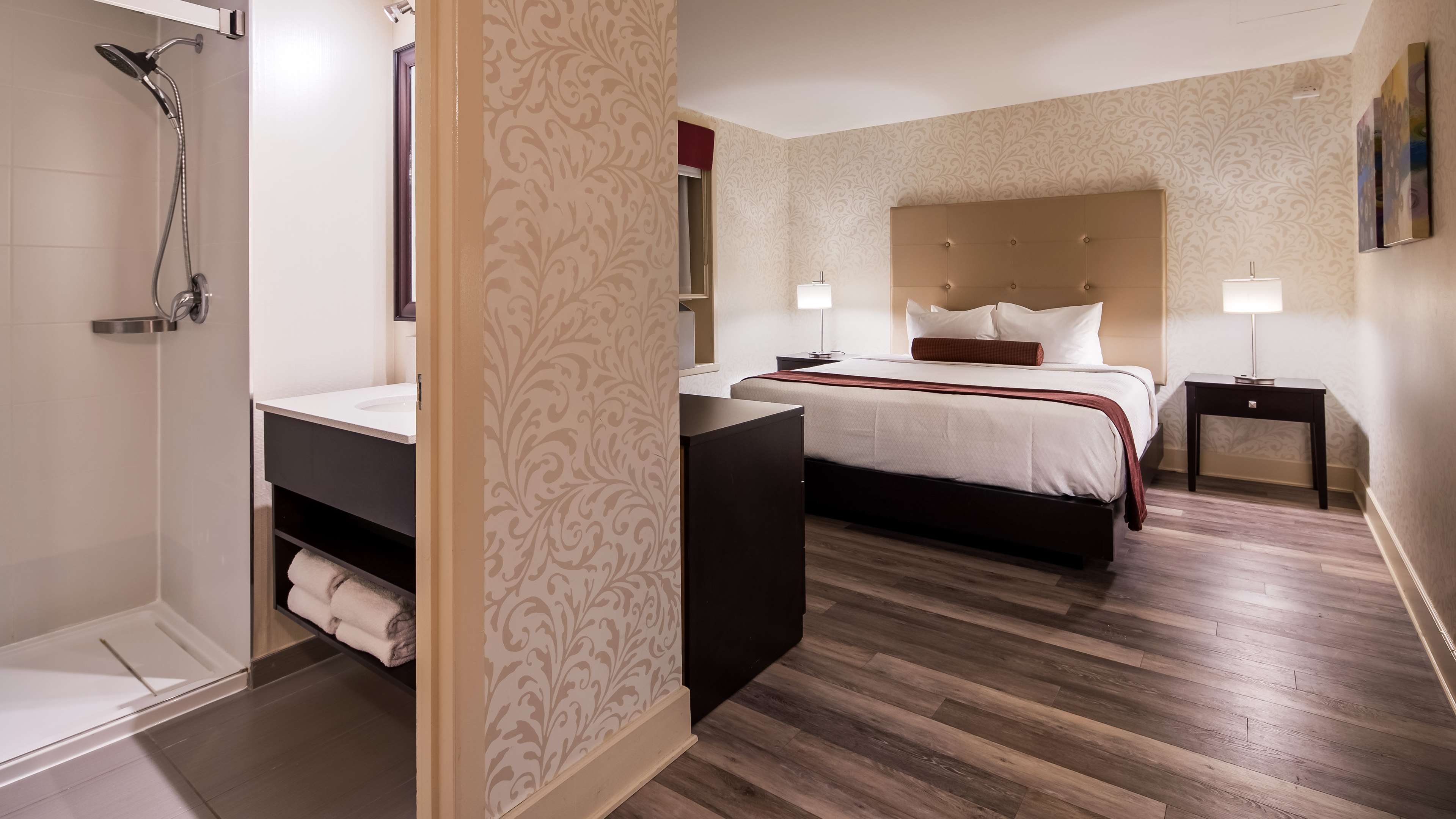 King guest room Best Western Plus Montreal Downtown-Hotel Europa Montreal (514)866-6492