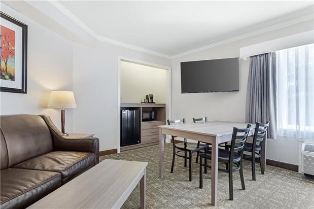Images Best Western Plus Windjammer Inn & Conference Center