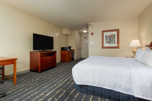 Images Hilton Garden Inn Milwaukee Northwest Conference Center