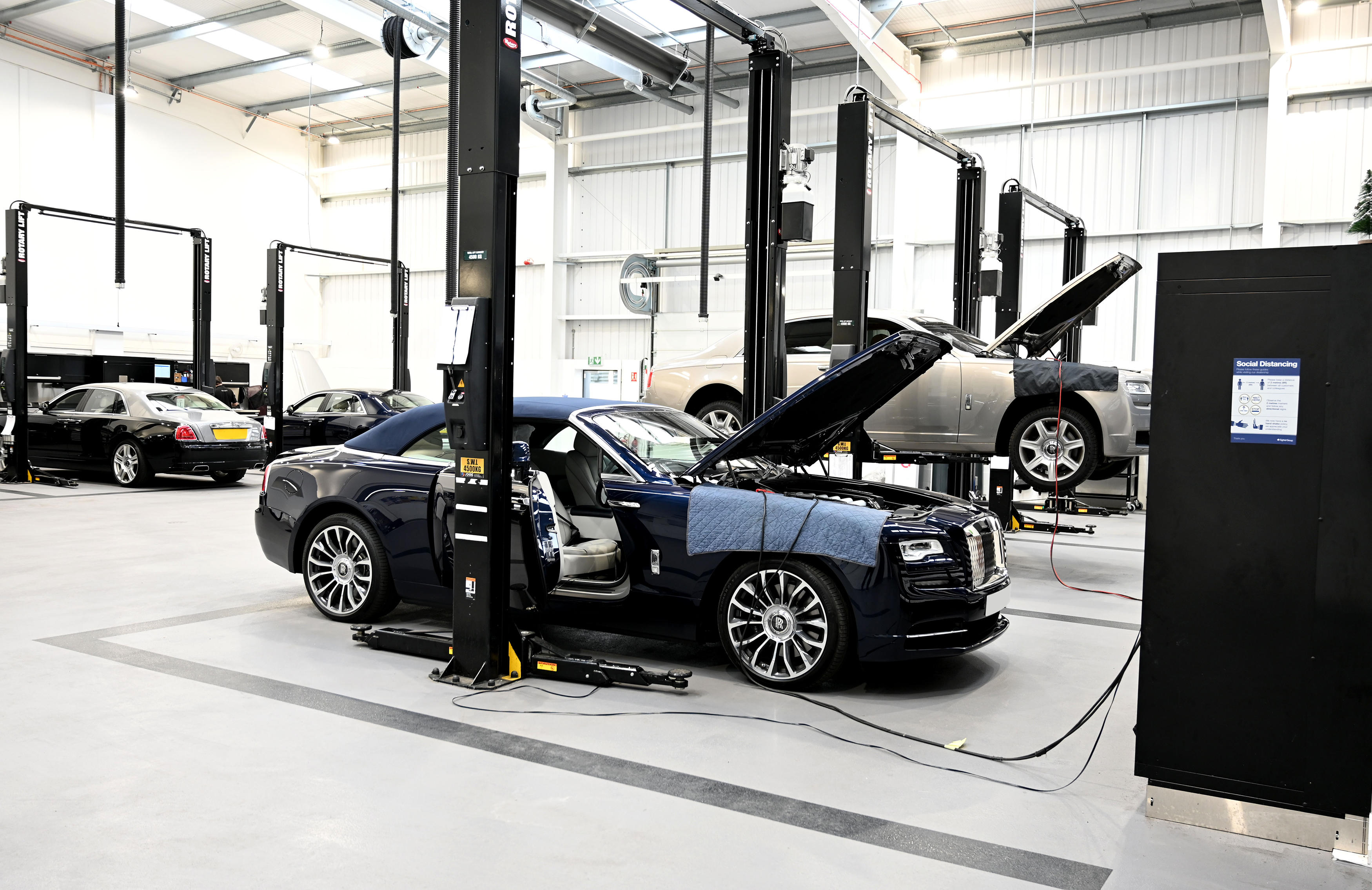 Rolls Royce Repair  Service in Dubai I DME Auto Repairing