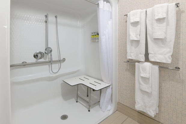 Images Holiday Inn Express & Suites Camden, an IHG Hotel
