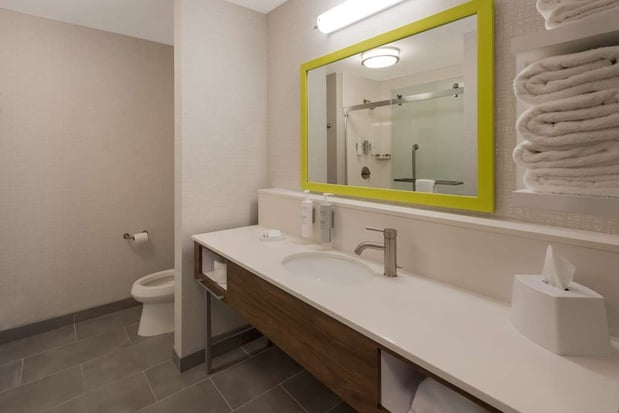 Images Hampton Inn & Suites Fredericksburg-at Celebrate Virginia