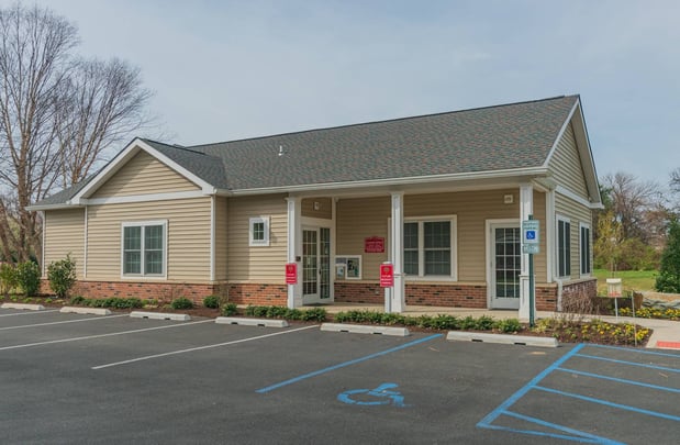 Images Country Manor Apartments