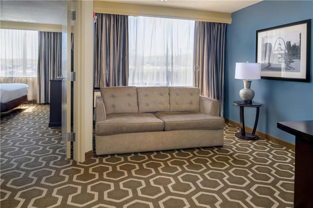 Images Embassy Suites by Hilton St. Louis Airport