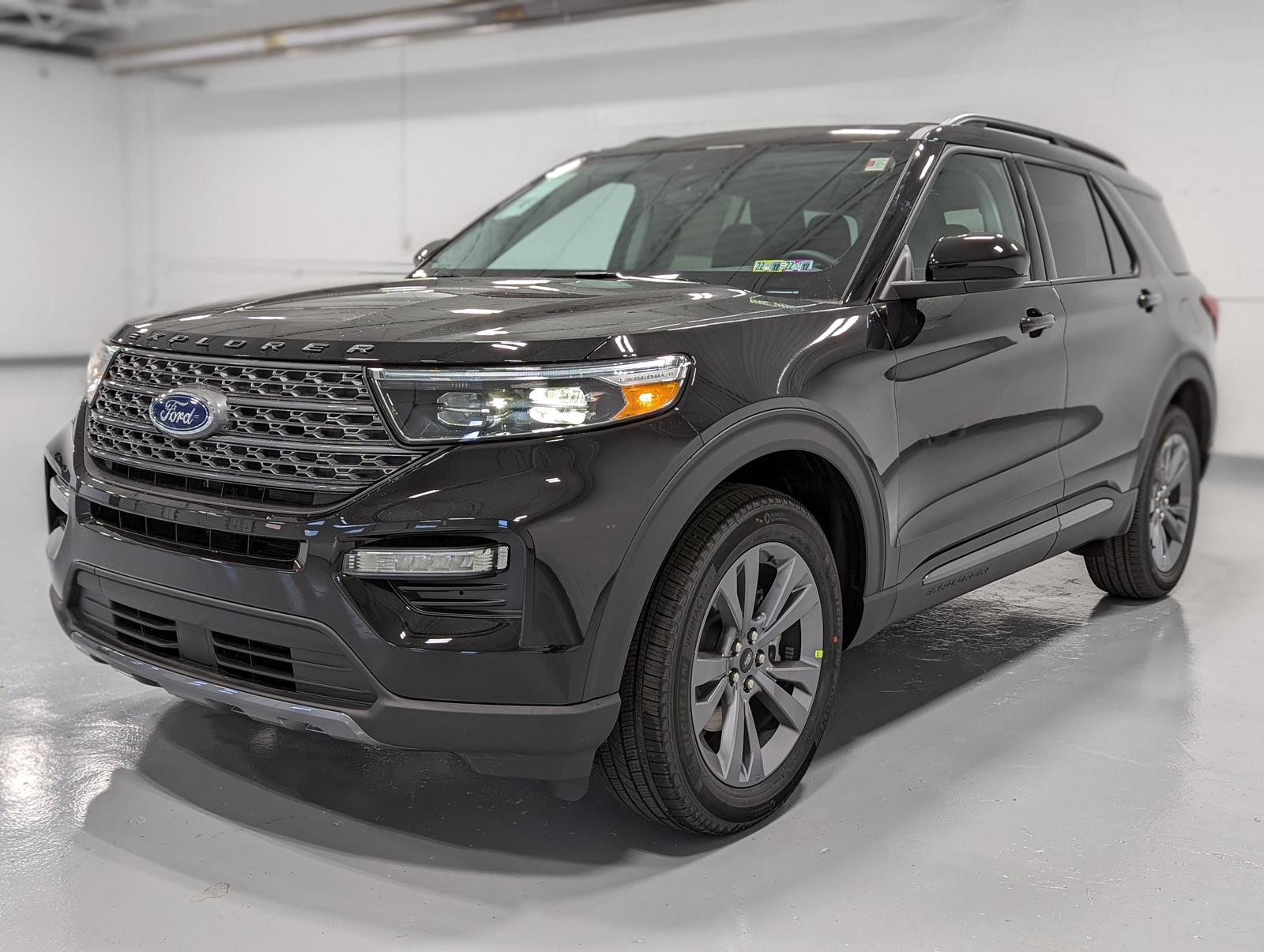 2022 Ford Explorer XLT 4WD in Agate Black