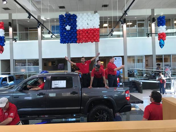 Images Lone Star Toyota of Lewisville