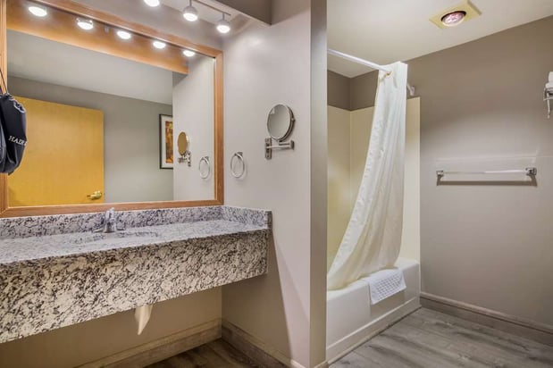 Images Best Western Plus Executive Court Inn & Conference Center