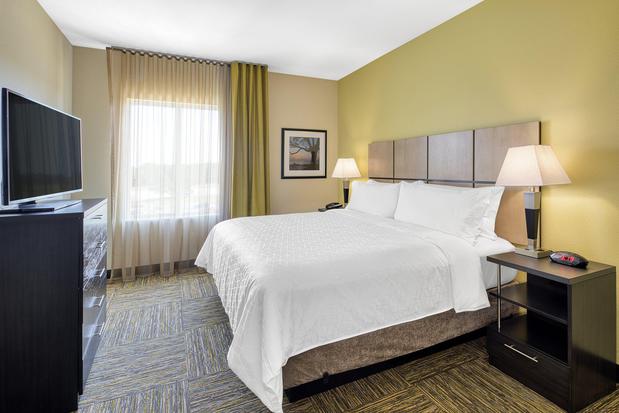 Images Candlewood Suites Building 38300
