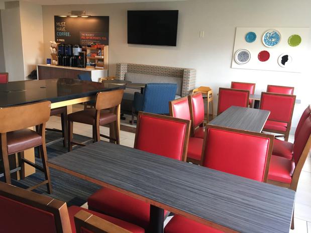 Images Holiday Inn Express Mt. Vernon by IHG