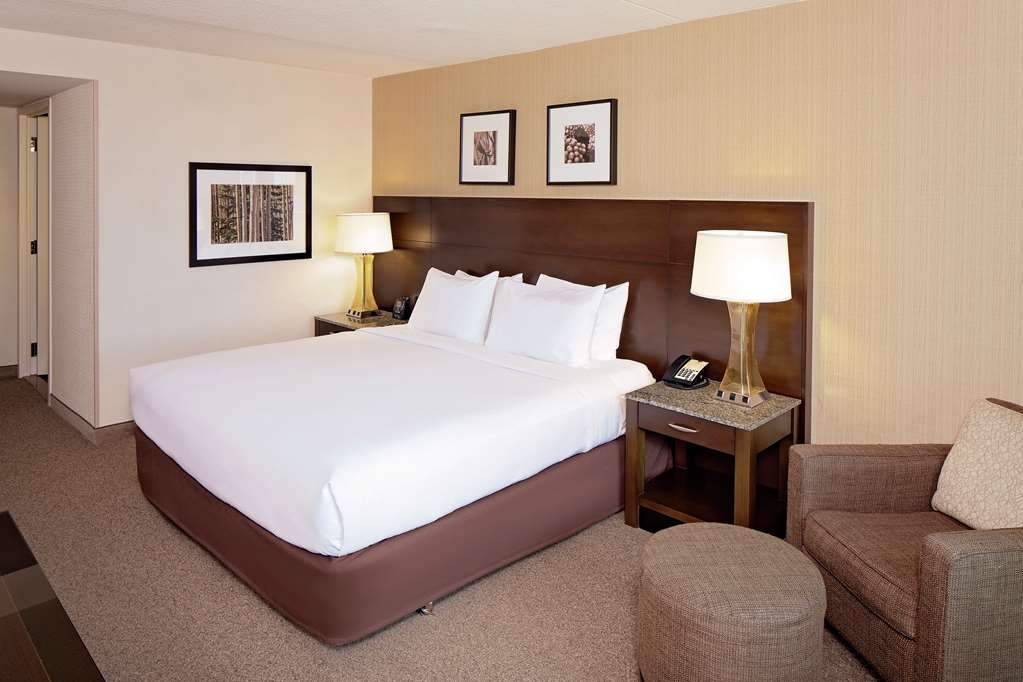 DoubleTree by Hilton Boston Bayside