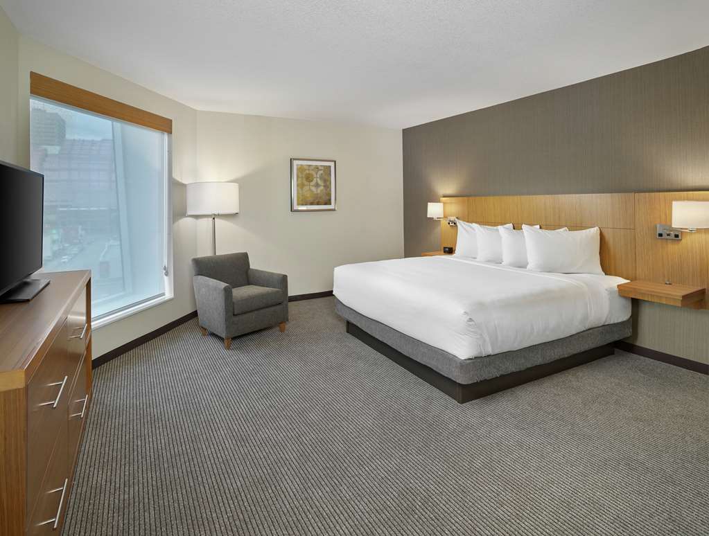 Guest room amenity DoubleTree by Hilton Edmonton Downtown Edmonton (587)525-1234