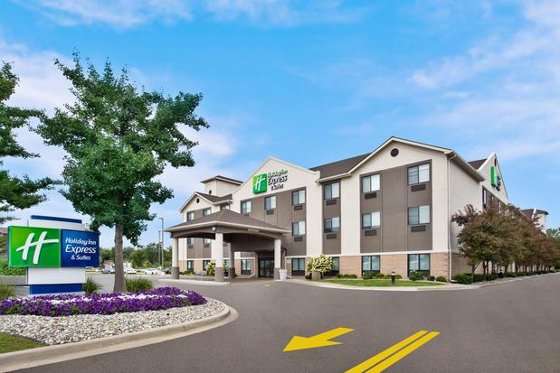 Images Holiday Inn Express & Suites Belleville (Airport Area), an IHG Hotel